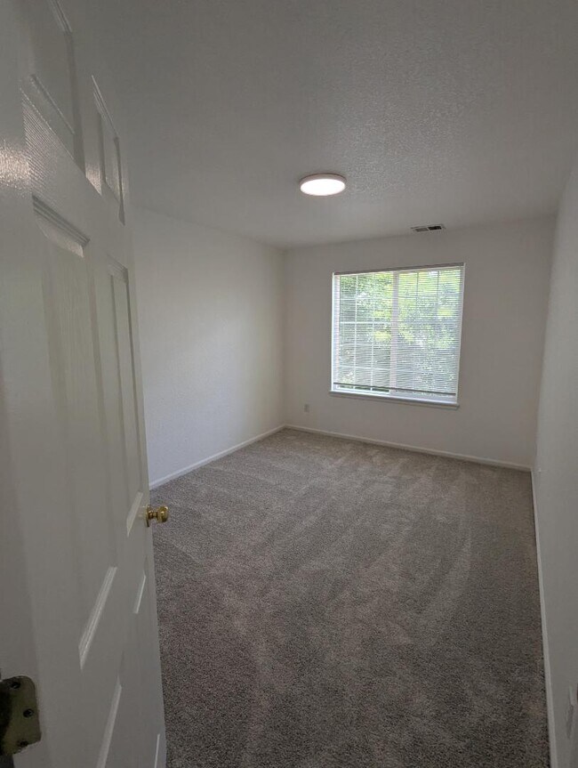 Building Photo - 1235 S Flatrock Cir