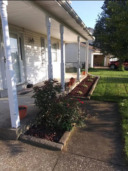 Building Photo - 143 Wiltshire Ave