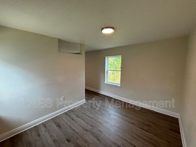 Building Photo - 710 1/2 Cypress Ave