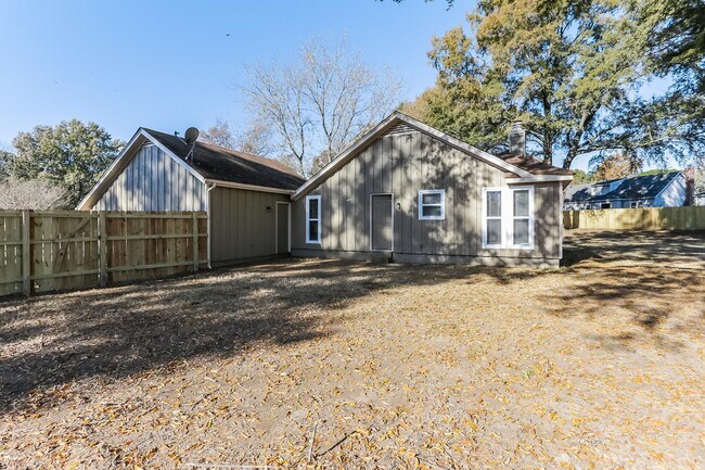 Building Photo - 4454 Westbury Dr