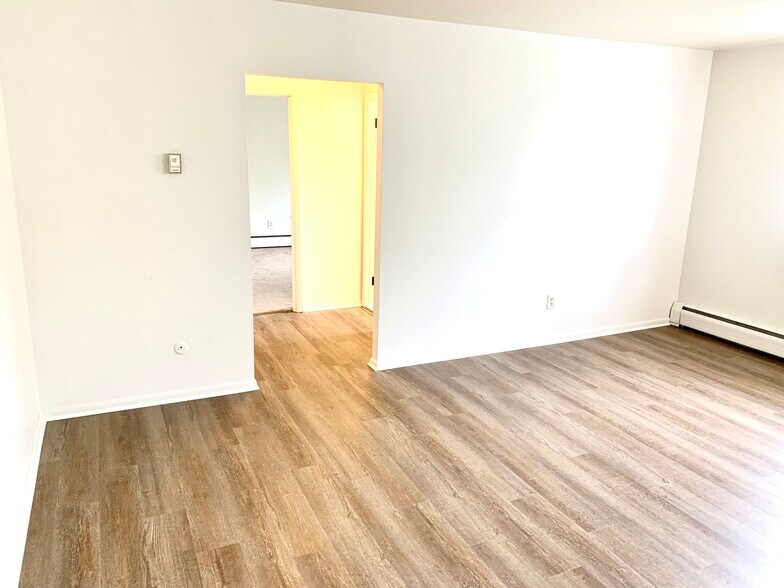 Building Photo - 335 E Lancaster Ave