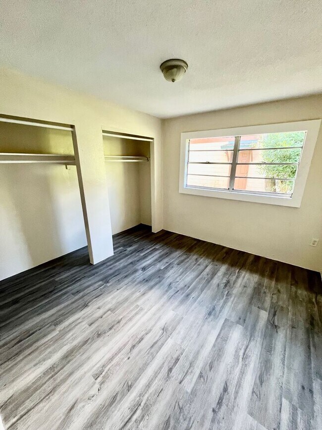 Building Photo - HUGE 3BR/1BA Dade City Home w/Large Bedrooms; NO APPLICATION FEE!!