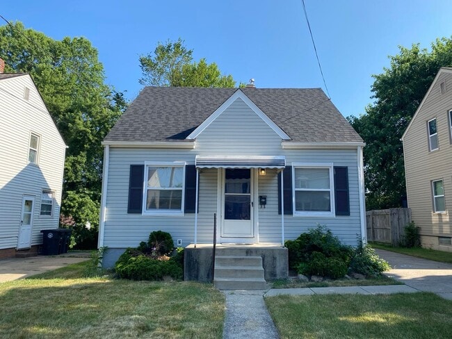 Building Photo - 927 Davies Ave