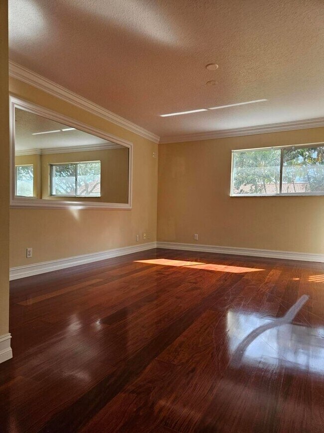 Building Photo - 7526 Pinewalk Dr S