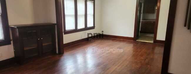 Building Photo - 2055 E Prairie Ave