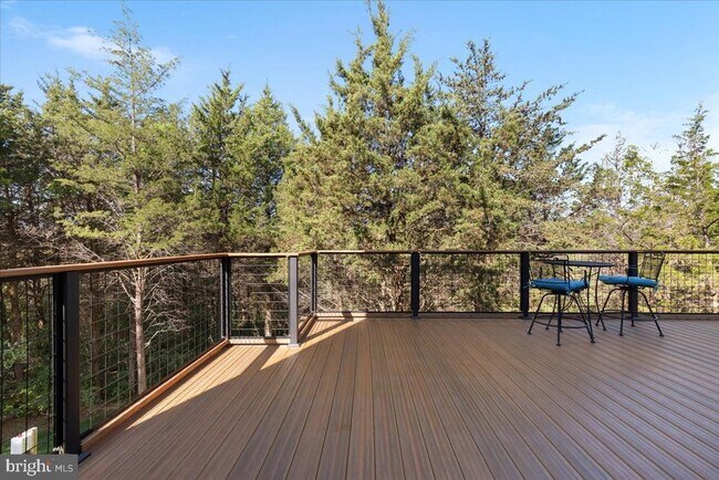 Building Photo - 321 Whispering Echos Dr