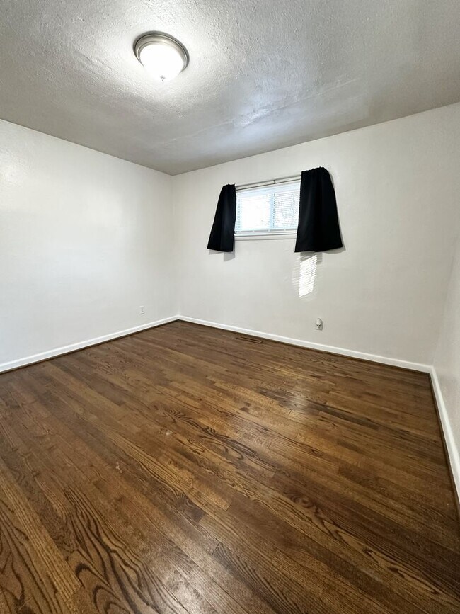 Building Photo - Well-Maintained 4-Bedroom in Haygood Area of Virginia Beach