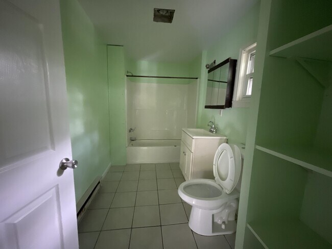 Building Photo - 108 Tower St