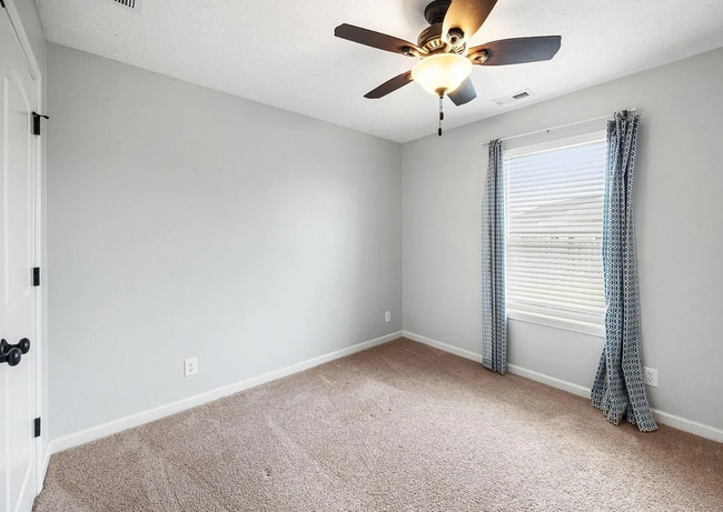 Building Photo - 3185 Fleming Dr