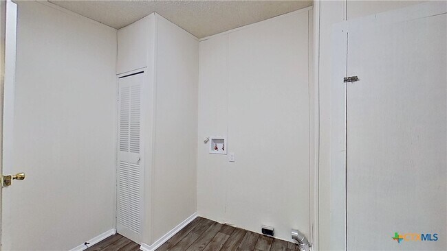 Building Photo - 100 Co Rd 194