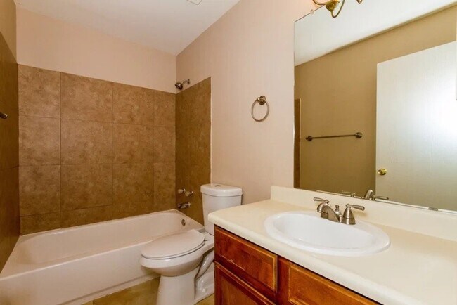 Building Photo - 9286 Clermont Dr