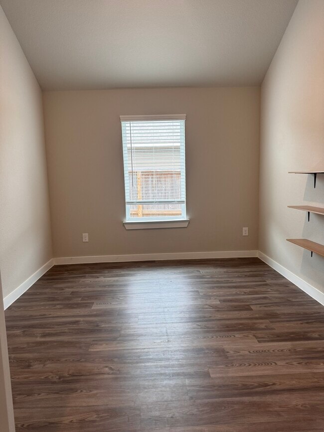 Building Photo - 5017 Evergreen Dr