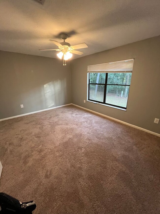 Building Photo - 2 Bed| 1 Bath NEW CARPET !