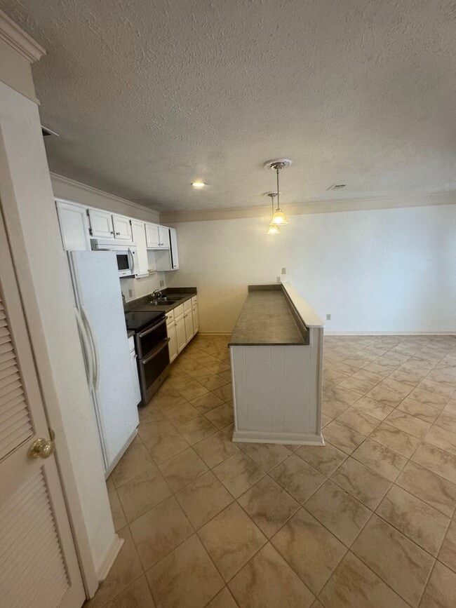 Building Photo - 6545 N Lagoon Dr