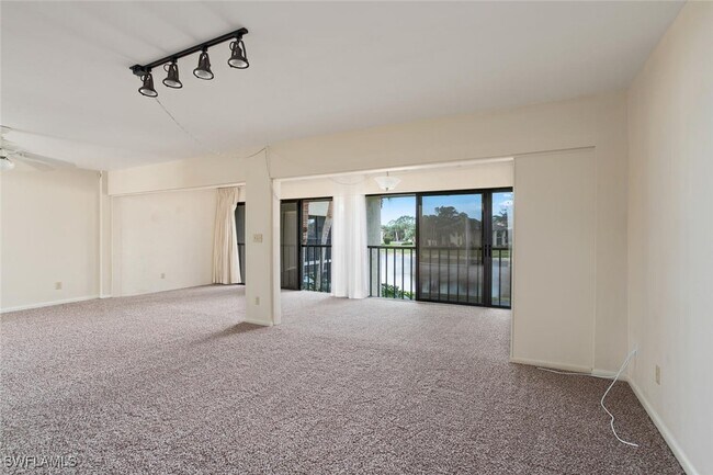 Building Photo - 537 Lake Louise Cir