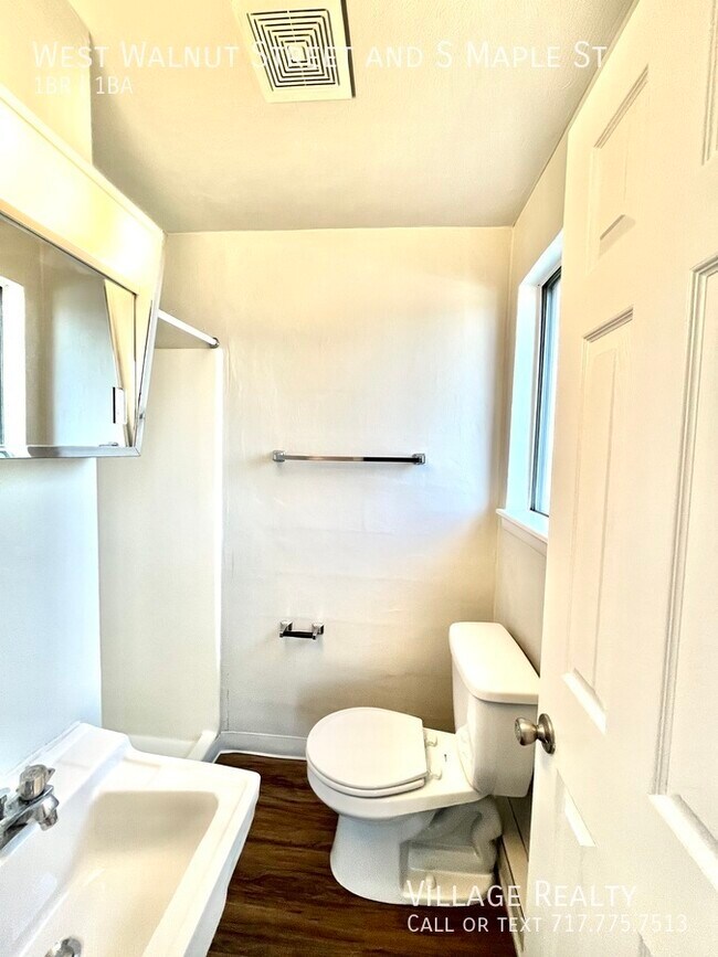 Building Photo - 86 W Walnut St