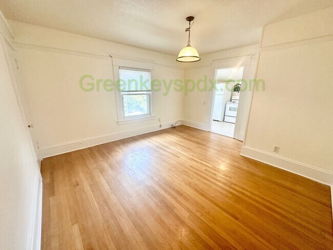 Building Photo - Gorgeous Top Level of Huge Craftsman House!