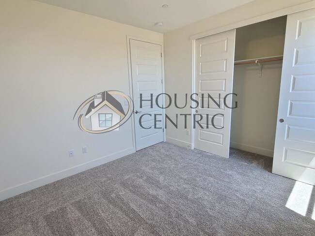 Building Photo - Luxurious Newer Construction Rental Home I...
