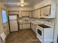 Building Photo - 2 Bedroom/ 1 Bathroom in Watertown, WI