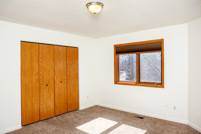 Building Photo - Mayfair 4plex