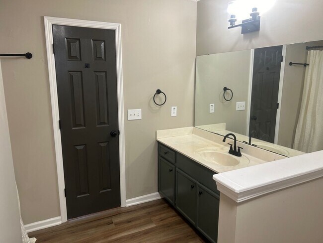 Building Photo - 25 Oak Lake Ct