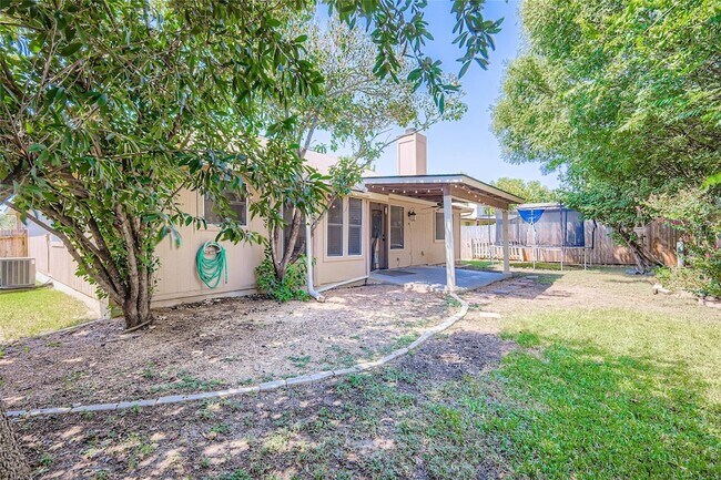 Building Photo - 903 Jasmine Trail