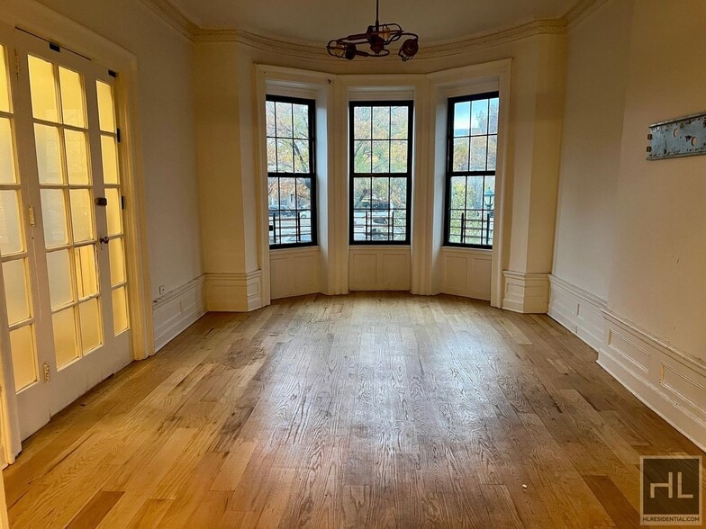 Primary Photo - 4BR 3BA Historic Limestone Duplex In Crown...