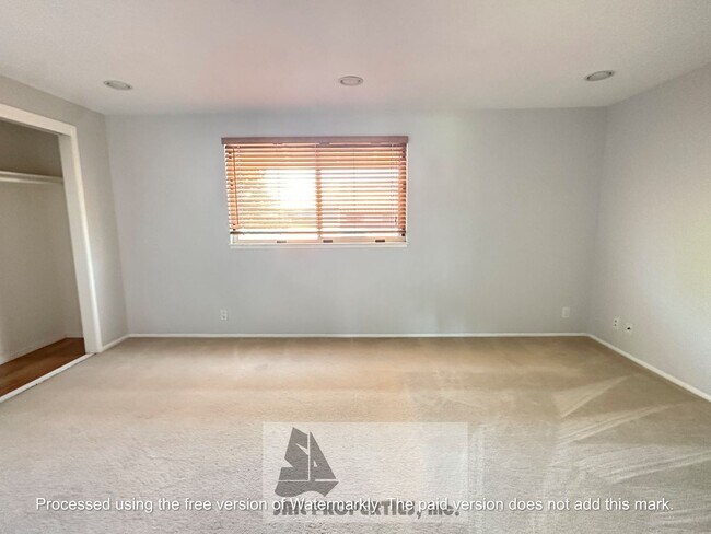 Building Photo - Modern La Cuesta Corner Townhome Near Down...