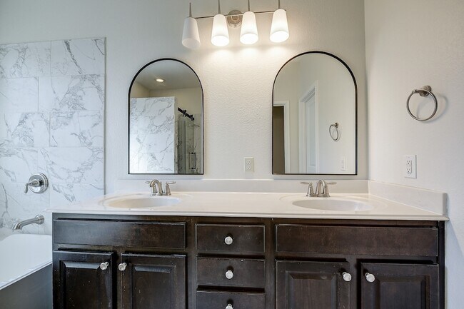 Building Photo - 106 Martingale Trail