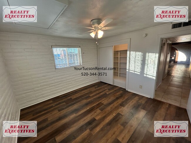 Building Photo - Romero Rd & Roger Rd - 3 bedroom 2 bath ho...