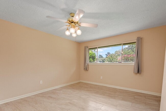 Building Photo - 4906 Green Willow Ln
