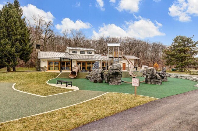 Building Photo - 1000 Urlin Ave