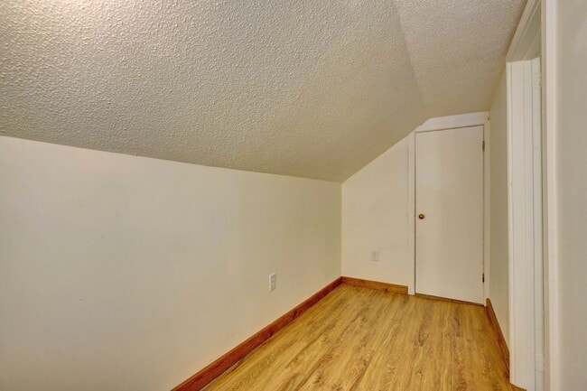 Building Photo - Charming Cape Cod Home - Detached Garage - Pet Friendly!