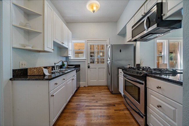 Building Photo - Uptown condo available immediately