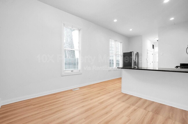 Building Photo - 1114 Summit St