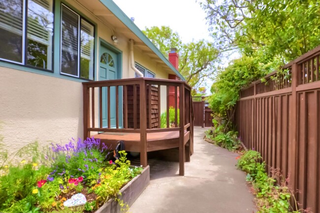 Building Photo - Beautiful Berkeley Cottage!