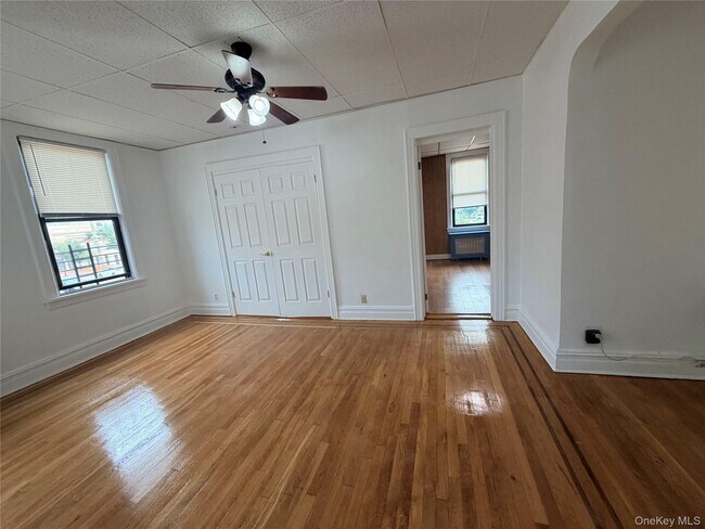 Building Photo - 266 Jericho Tpke