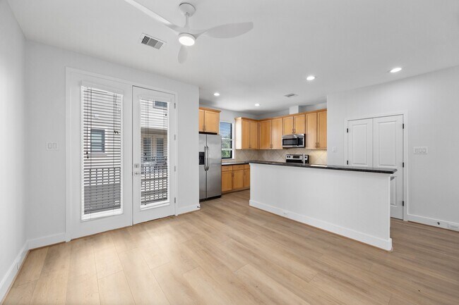 Building Photo - 2315 McIlhenny St