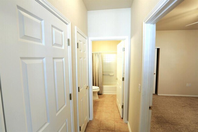 Building Photo - 233 Bonham Loop