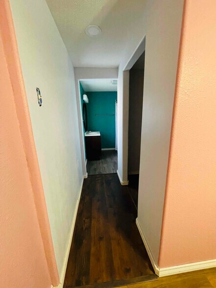 Building Photo - 1416 Vickers Ave