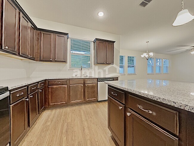 Building Photo - 743 Zarabrooke Ct