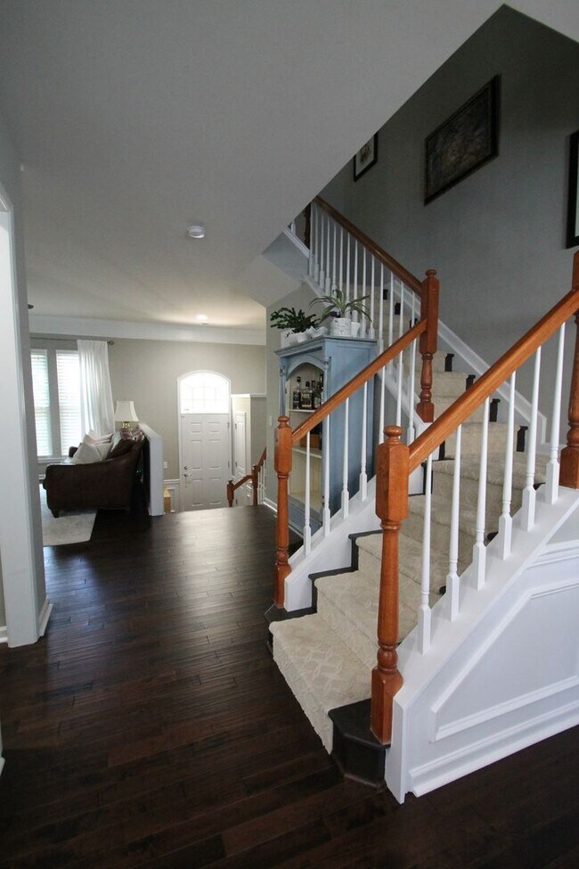 Building Photo - Exclusively Offered by Muse Realty Rentals...