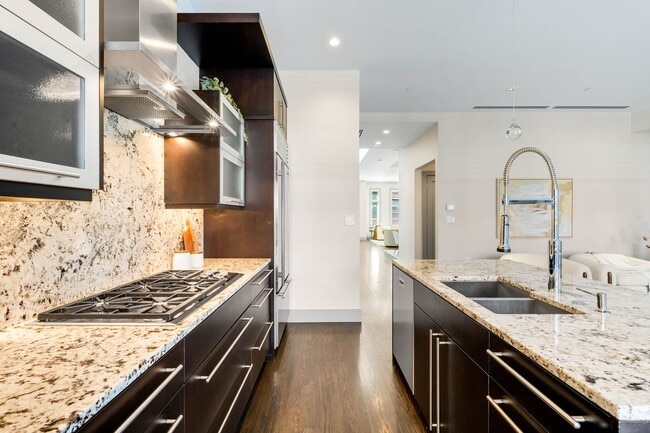 Building Photo - LUX 2BD, 2.5BA Brownstone in Cherry Creek ...
