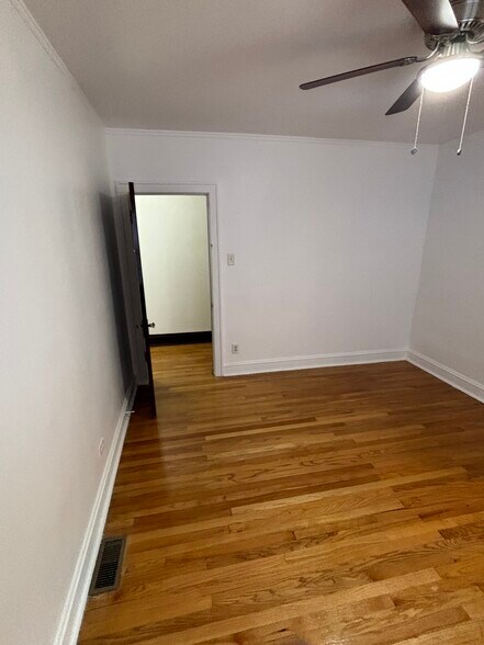 Building Photo - 7935 S Ellis Ave