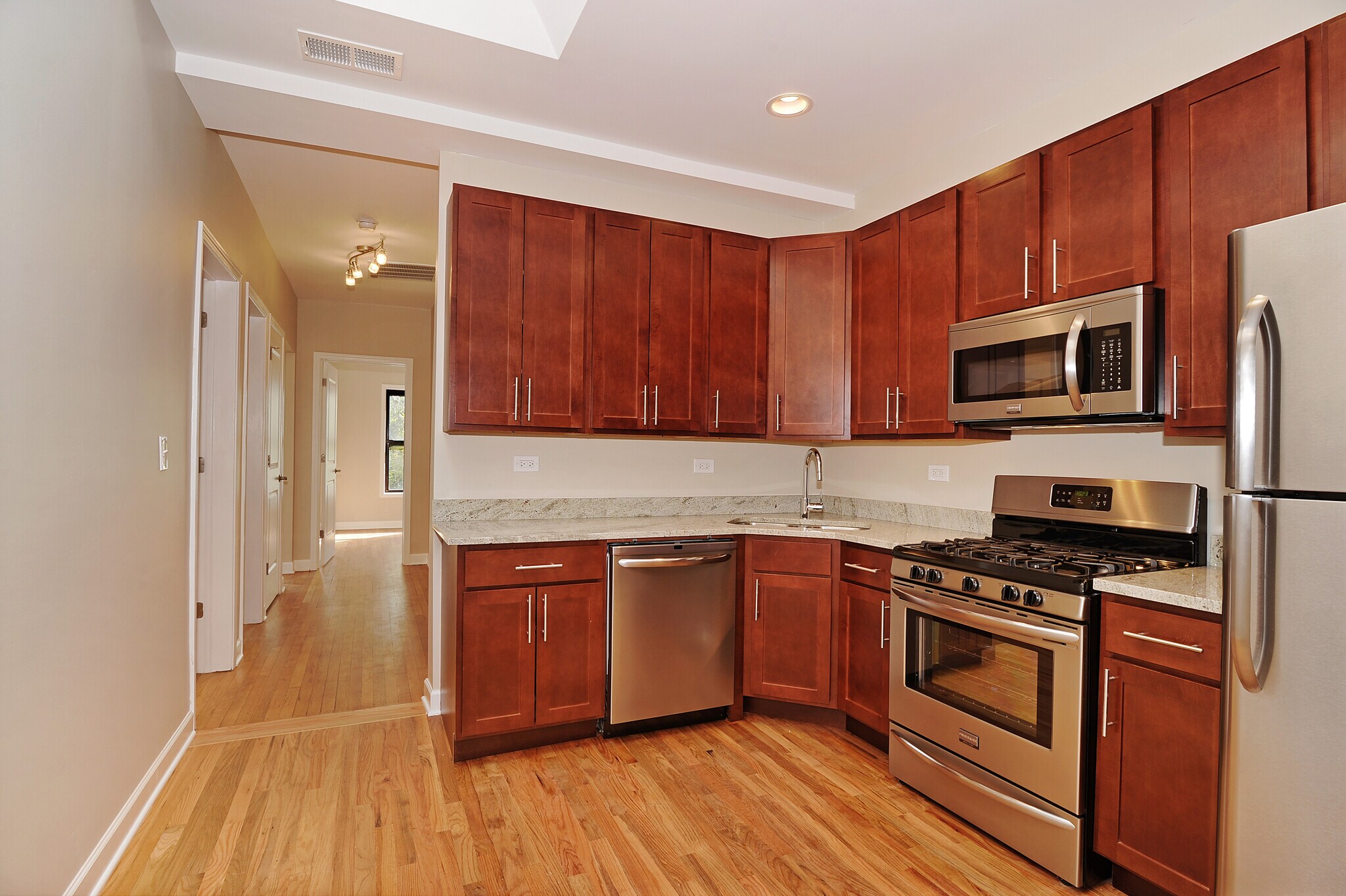 Building Photo - 1804 N Sheffield Ave