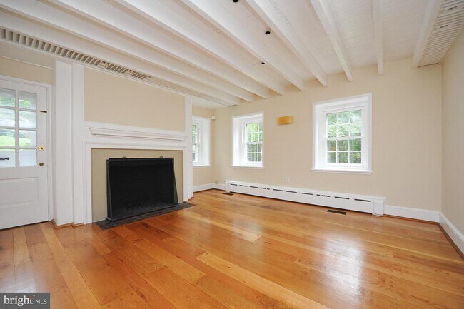 Building Photo - 1420 Creek Road Trail