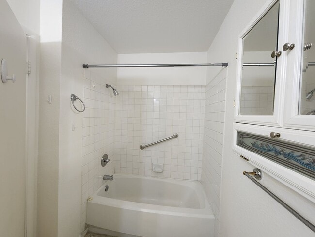 Building Photo - First-Floor Summerlin Condo with Unobstructed Park Views