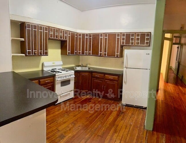 Primary Photo - 4416 Locust Ave