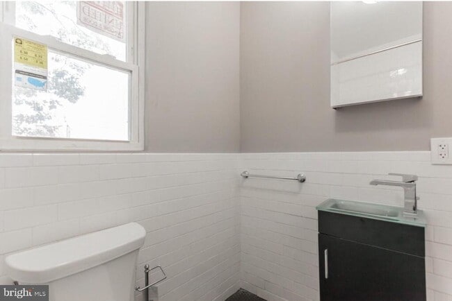 Building Photo - 1272 S Dover St