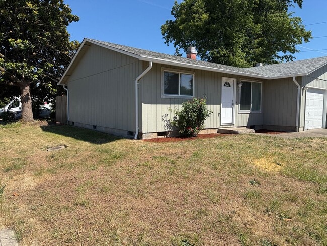 Building Photo - Updated 2 bedroom 1 bathroom dulpex in Springfield!
